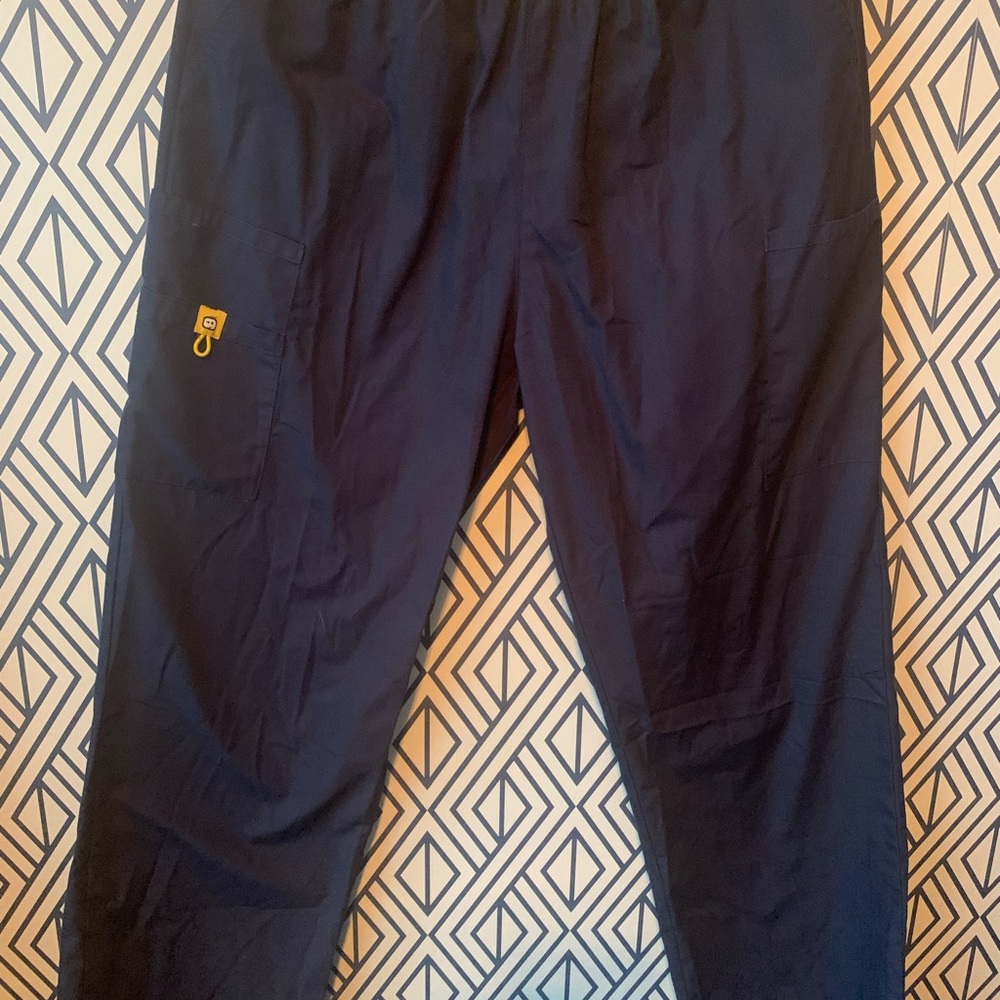 Women’s wonder wink navy scrub pants
